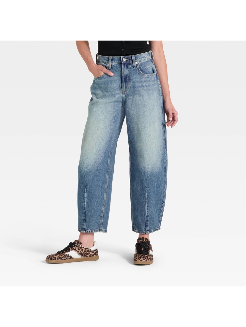 UNIVERSAL THREAD High Rise Easy Barrel Leg Denim Jeans Light Wash Size 10